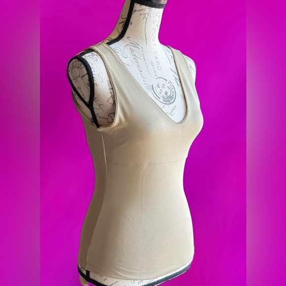 Zara Woman V-Neck Sleeveless Top, Nylon 83%/Spandex 17% (M) Like New, never worn - Picture 2 of 6